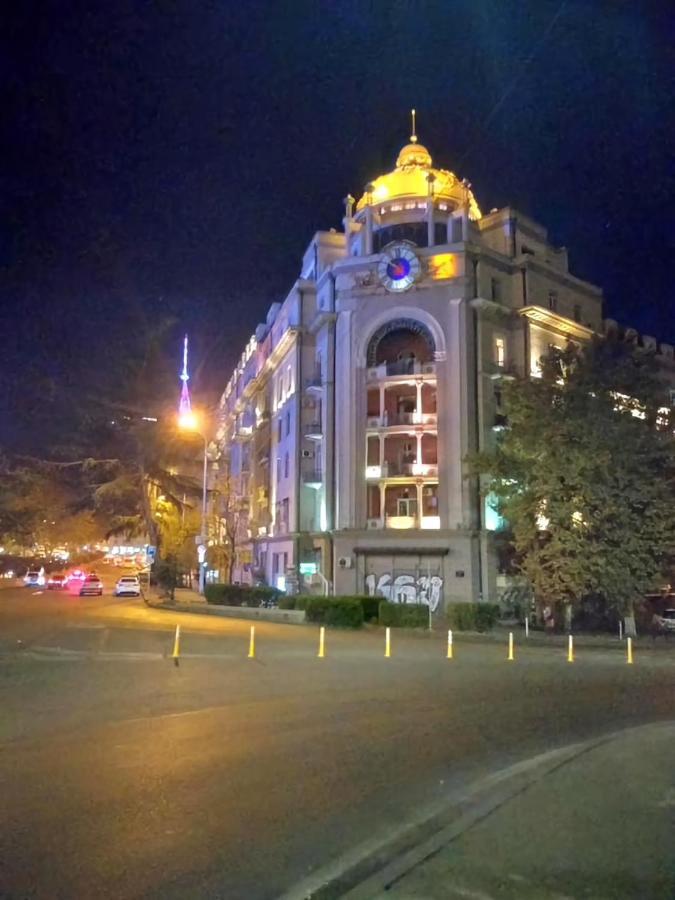 10 Baratashvili St Tbilisi ภายนอก รูปภาพ