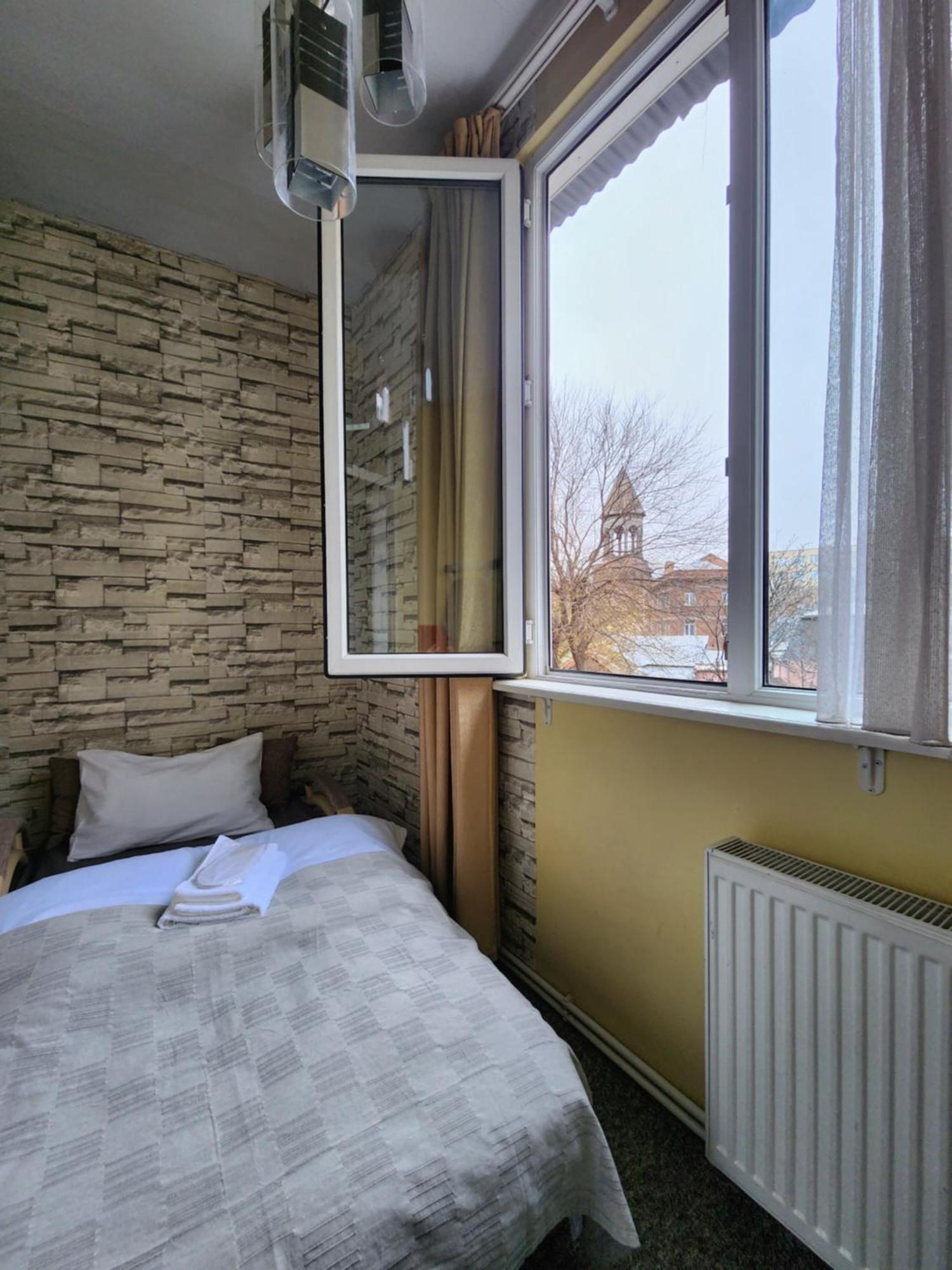 10 Baratashvili St Tbilisi ภายนอก รูปภาพ